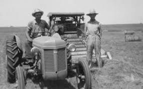photo of 1939 9N harvesting hay